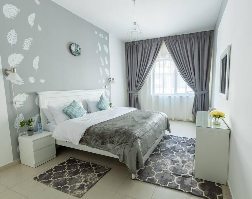 Supurb 2 Bed Sea Front
