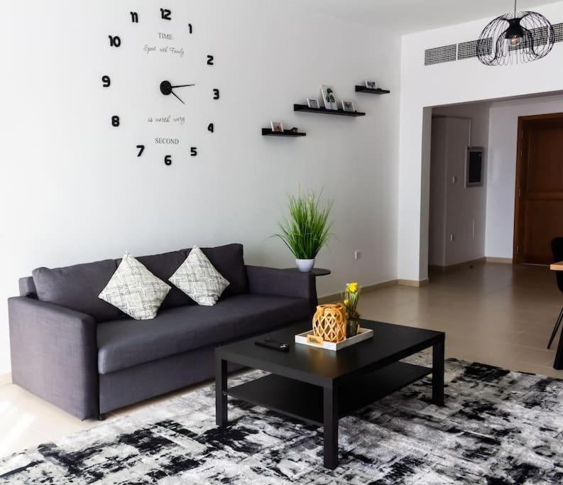Supurb 2 Bed Sea Front Apartment *