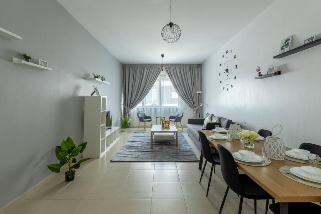 Supurb 2 Bed Sea Front