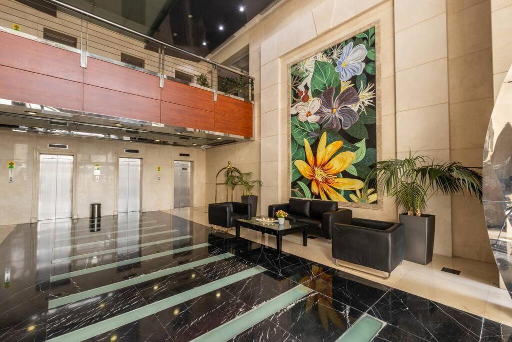 Supurb 2 Bed Sea Front Abu Dhabi